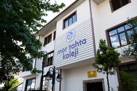 Mor Tahta Anadolu Lisesi